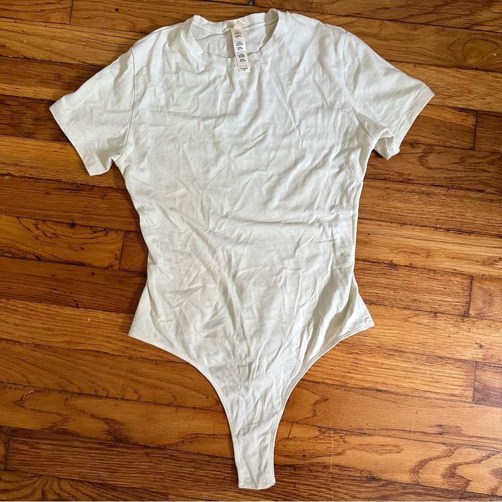 skims cotton jersey tshirt bodysuit in off white